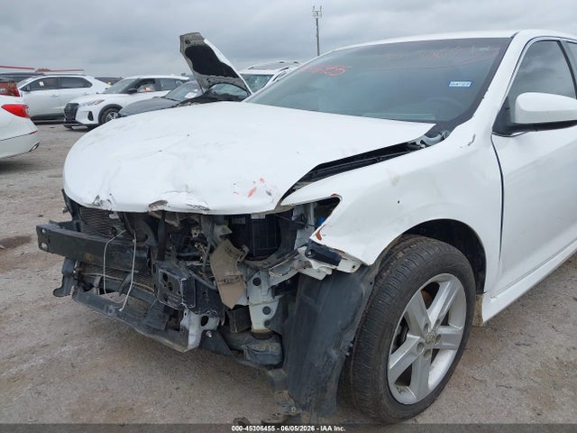 2014 Toyota CAMRY SE photo 6
