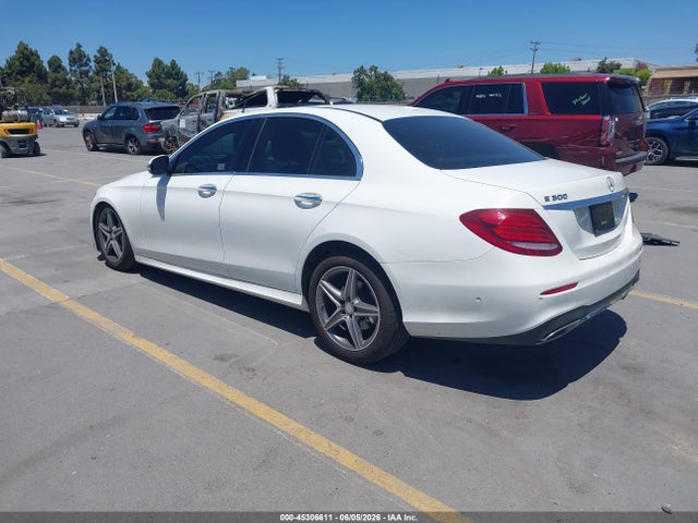 2017 Mercedes-BENZ E 300 照片 3