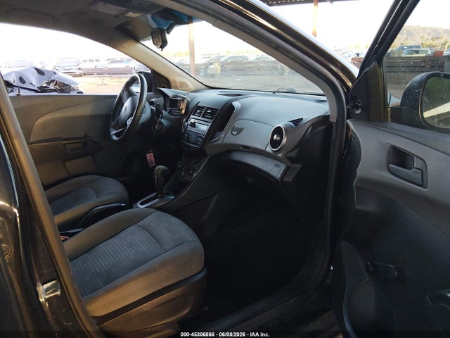 صورة 5 لـ 2015 Chevrolet SONIC LS AUTO