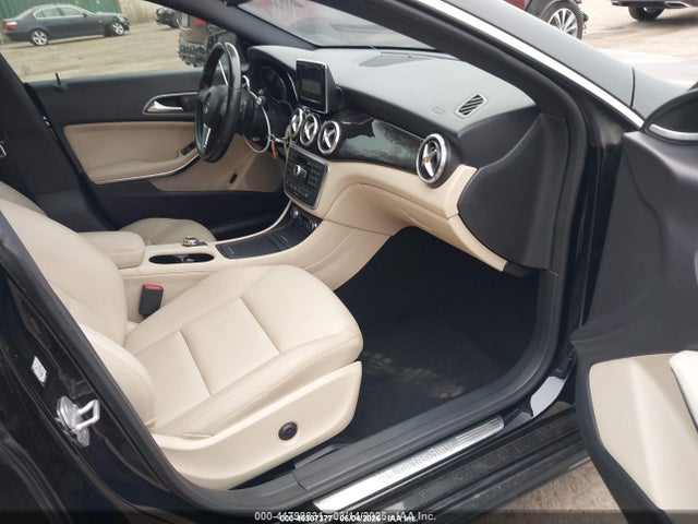 صورة 5 لـ 2014 Mercedes-BENZ CLA