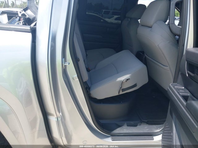صورة 8 لـ 2025 Toyota TACOMA SR5