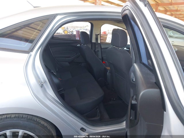 FORD FOCUS SE - 8
