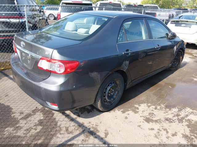 2013 Toyota COROLLA LE photo 4