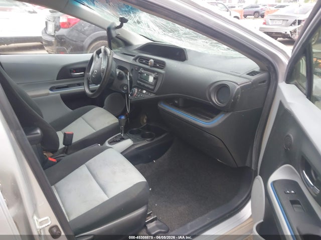 2013 Toyota PRIUS C TWO photo 5