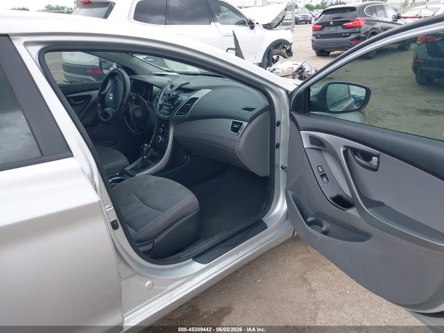 صورة 5 لـ 2016 Hyundai ELANTRA SE