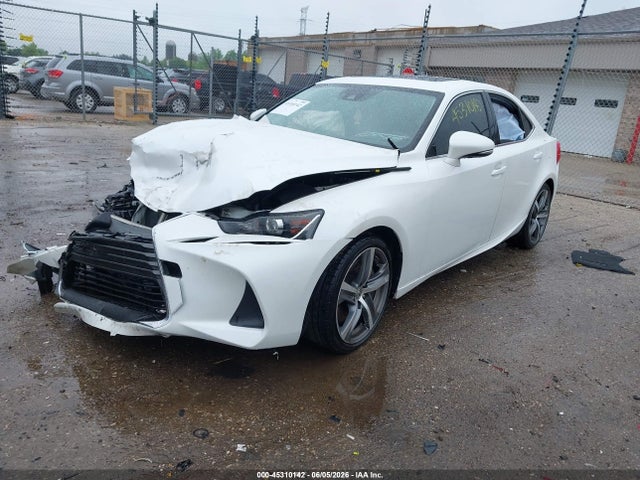 2019 Lexus IS 300 — фото 2