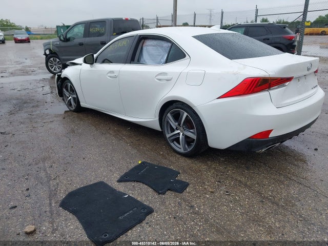 2019 Lexus IS 300 — фото 3