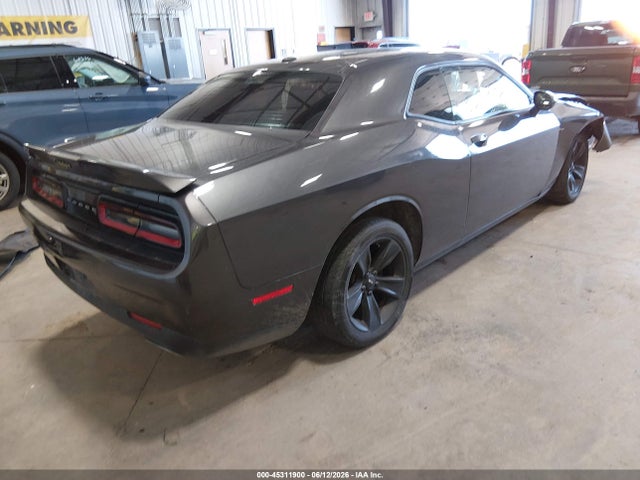 2016 Dodge CHALLENGER SXT — фото 4