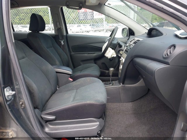 2010 Toyota YARIS 照片 5