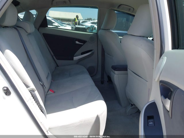 صورة 8 لـ 2010 Toyota PRIUS III
