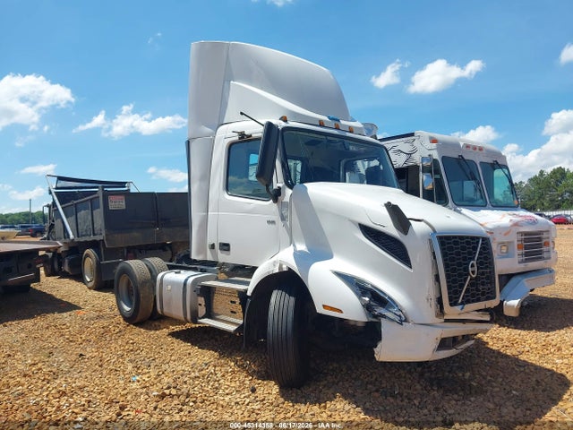 2022 VOLVO VN 
