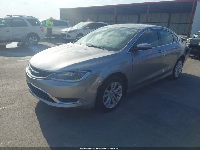 2016 Chrysler 200 LIMITED — фото 2