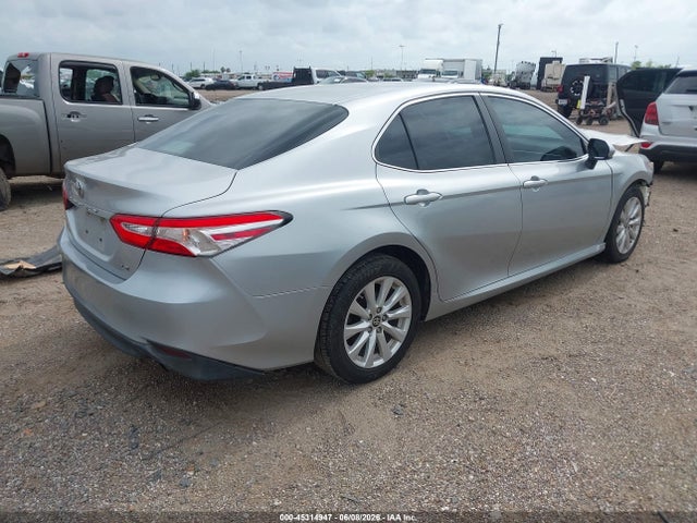 2018 Toyota CAMRY LE — фото 4