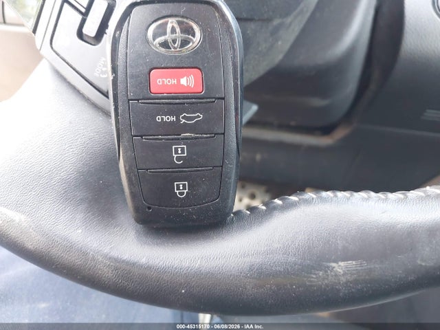 2025 Toyota CAMRY SE thumbnail 11