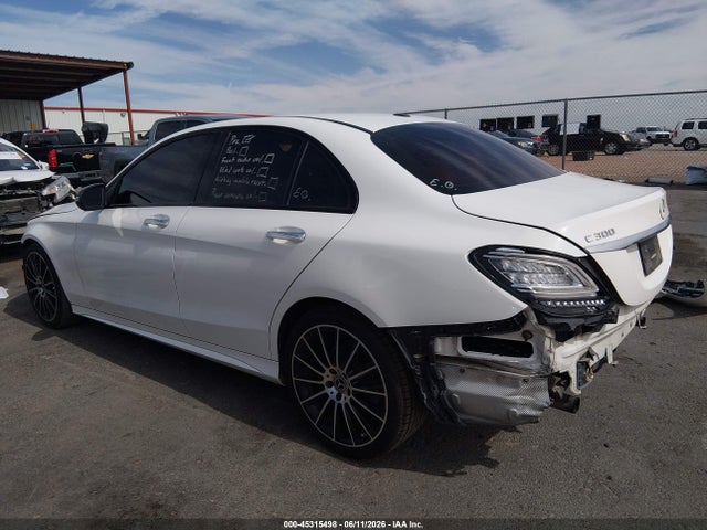 صورة 15 لـ 2019 Mercedes-BENZ C 300