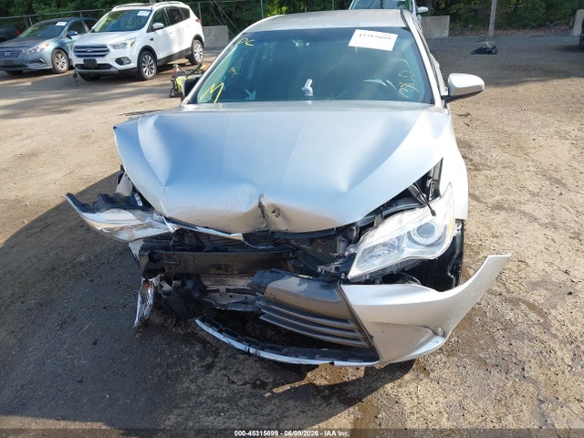 2016 Toyota CAMRY SE photo 6