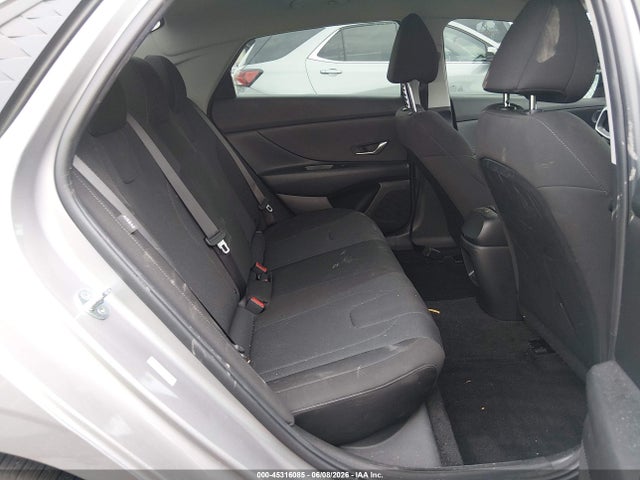 صورة 8 لـ 2025 Hyundai ELANTRA SE