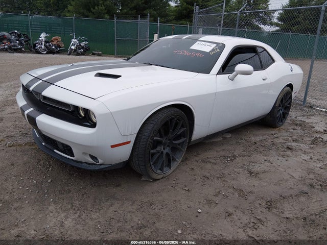 2016 Dodge CHALLENGER SXT — миниатюра 2