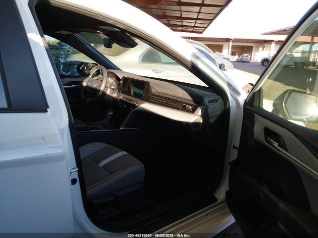 2025 Toyota CAMRY SE photo 5