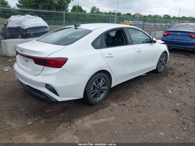 2023 KIA FORTE LXS photo 4