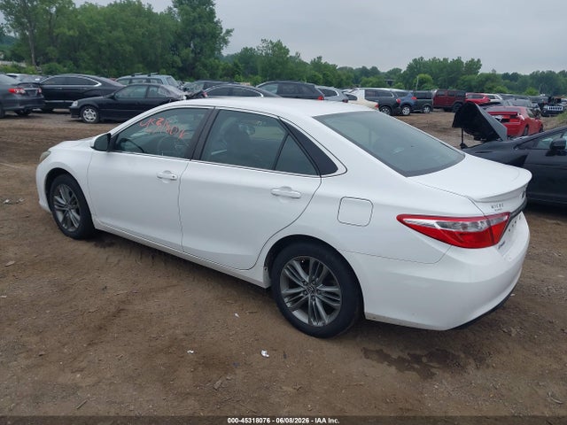 2015 Toyota CAMRY SE — фото 3