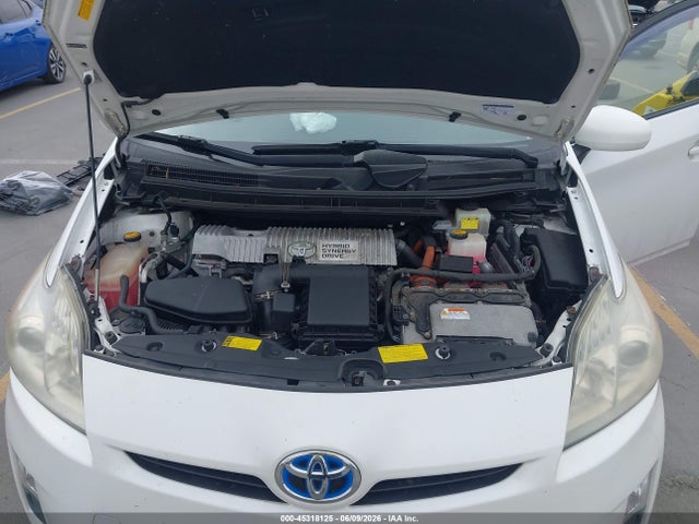 2010 Toyota PRIUS III — фото 10