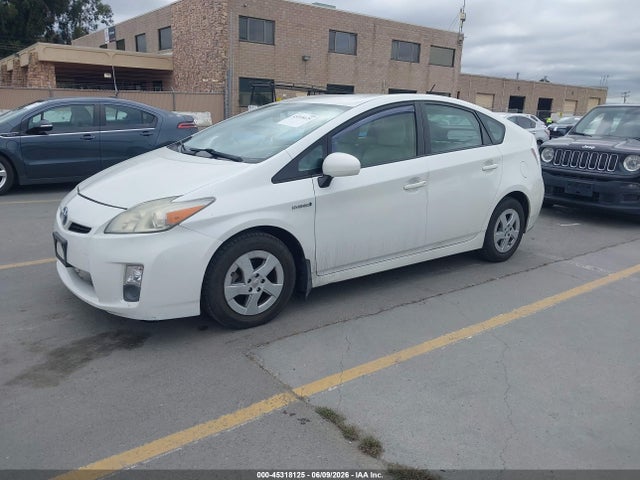 2010 Toyota PRIUS III — фото 2