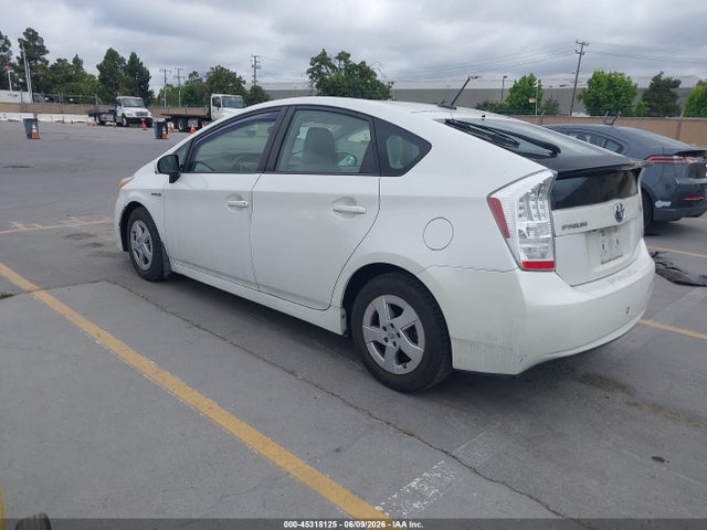 2010 Toyota PRIUS III — фото 3