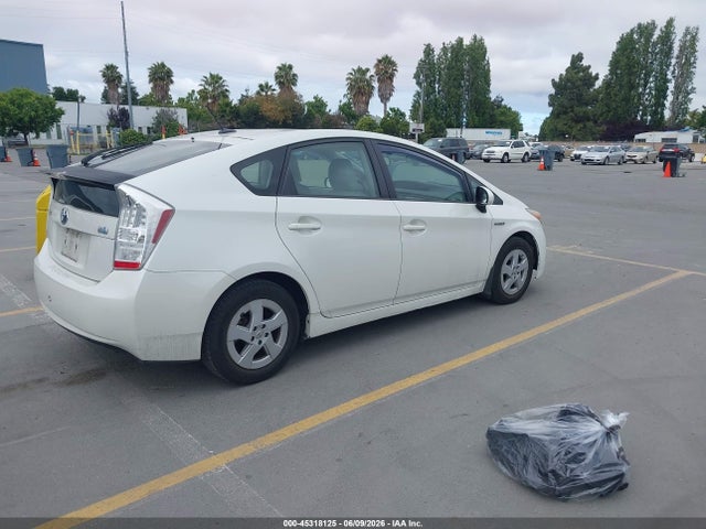 2010 Toyota PRIUS III — фото 4