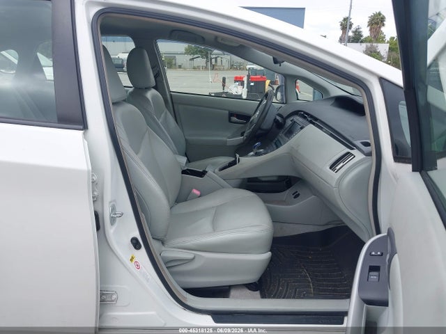2010 Toyota PRIUS III — фото 5