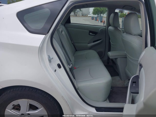 2010 Toyota PRIUS III — фото 8