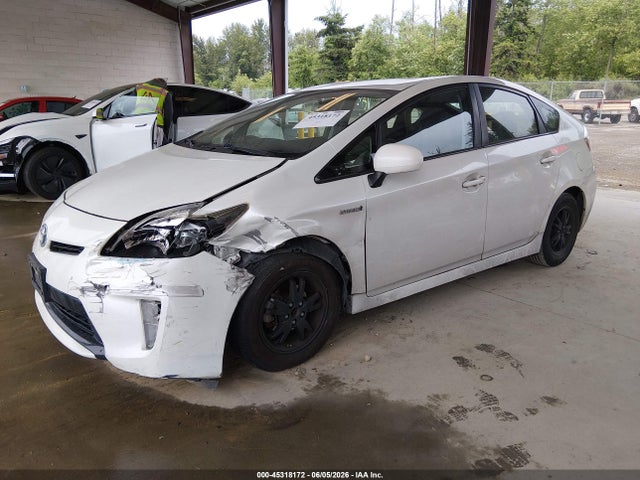 صورة 2 لـ 2015 Toyota PRIUS TWO