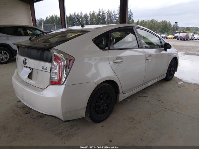 2015 Toyota PRIUS TWO photo 4