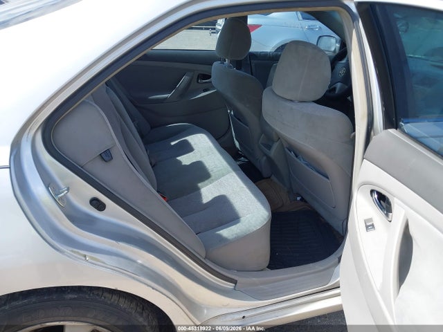 صورة 8 لـ 2011 Toyota CAMRY LE