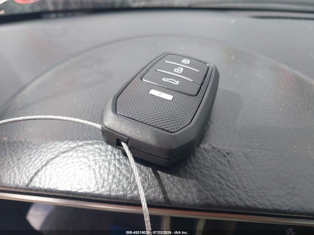 2011 Toyota AVALON LIMITED — миниатюра 11