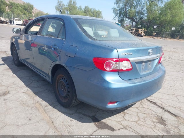 2013 Toyota COROLLA LE photo 3