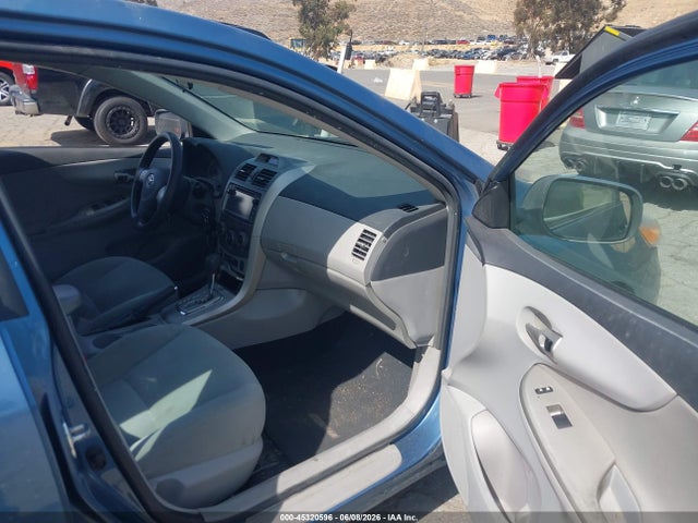 2013 Toyota COROLLA LE photo 5