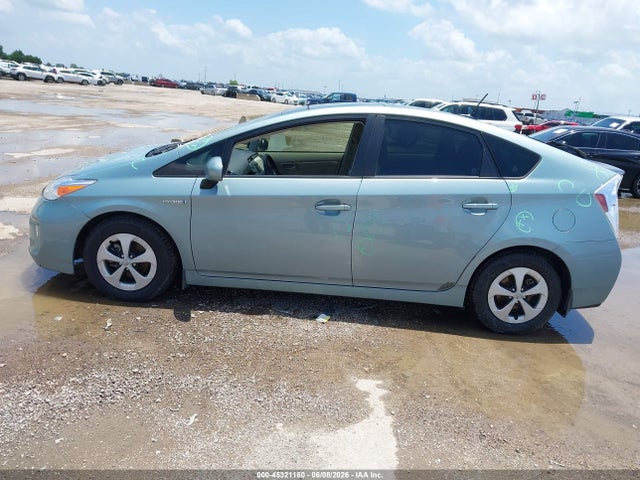 2013 Toyota PRIUS FOUR thumbnail 14
