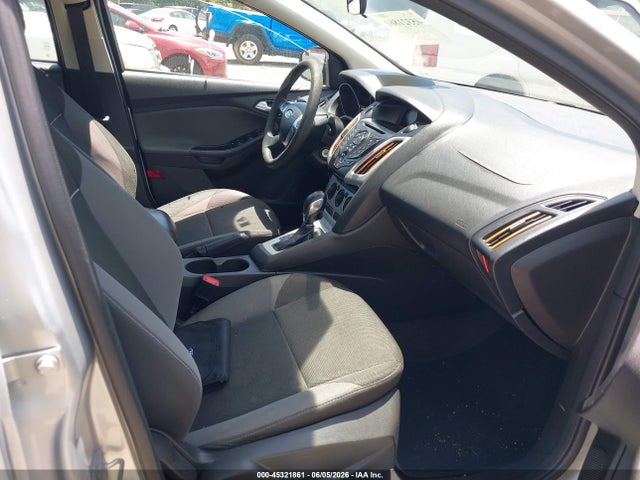 FORD FOCUS SE - 5