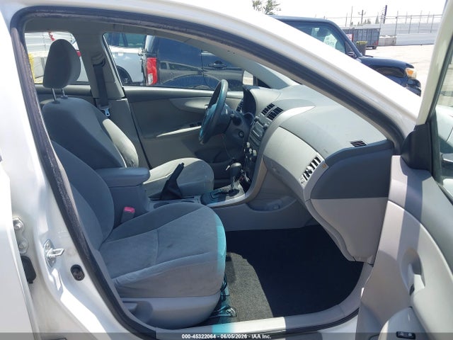 2009 Toyota COROLLA LE photo 5