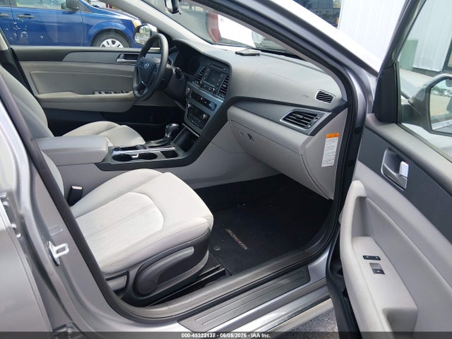 2016 Hyundai SONATA HYBRID SE — фото 5