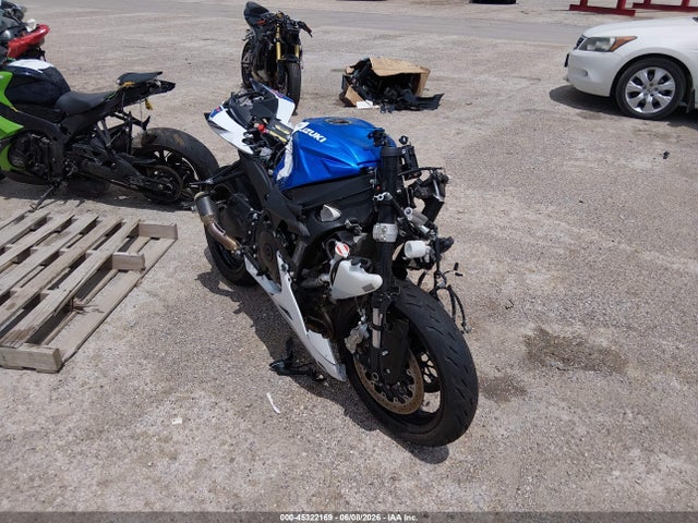 2025 SUZUKI GSX 