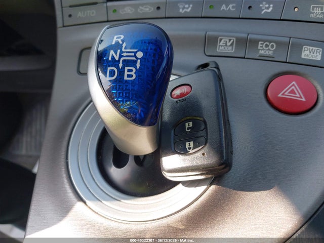2015 Toyota PRIUS TWO — миниатюра 11