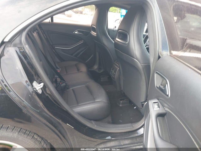 صورة 8 لـ 2014 Mercedes-BENZ CLA