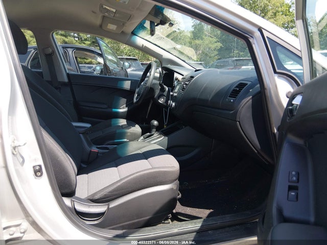 صورة 5 لـ 2016 KIA FORTE LX