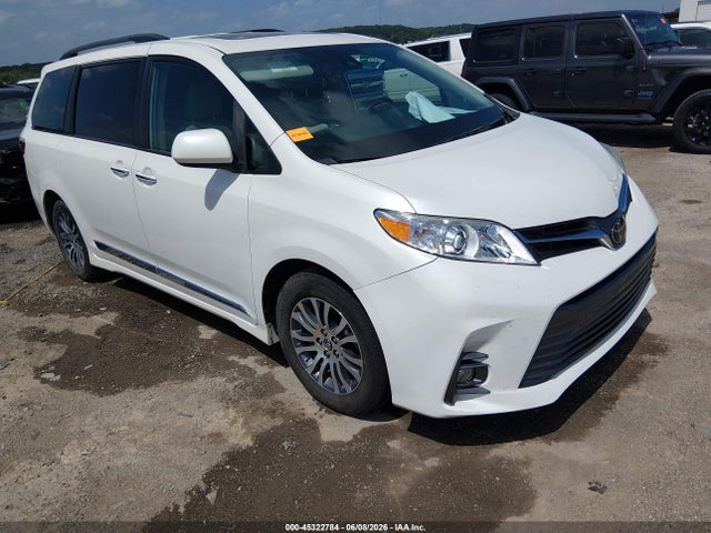 2019 TOYOTA SIENNA XLE 8 PASSENGER