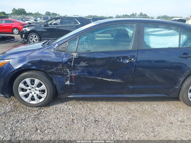 2021 Toyota COROLLA LE photo 6