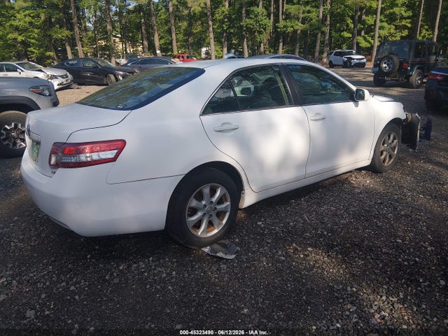 2011 Toyota CAMRY LE photo 4