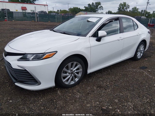2023 Toyota CAMRY LE photo 2