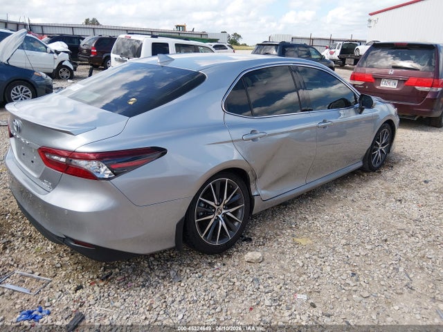 صورة 4 لـ 2024 Toyota CAMRY HYBRID XLE